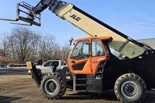 2021 JLG 1075