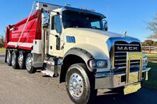 2022 Mack GRANITE 104FR