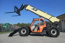 2016 JLG 1055