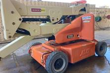 2013 JLG E400AN