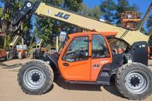 2022 JLG 742