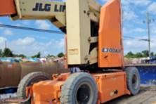 2017 JLG E300AJP