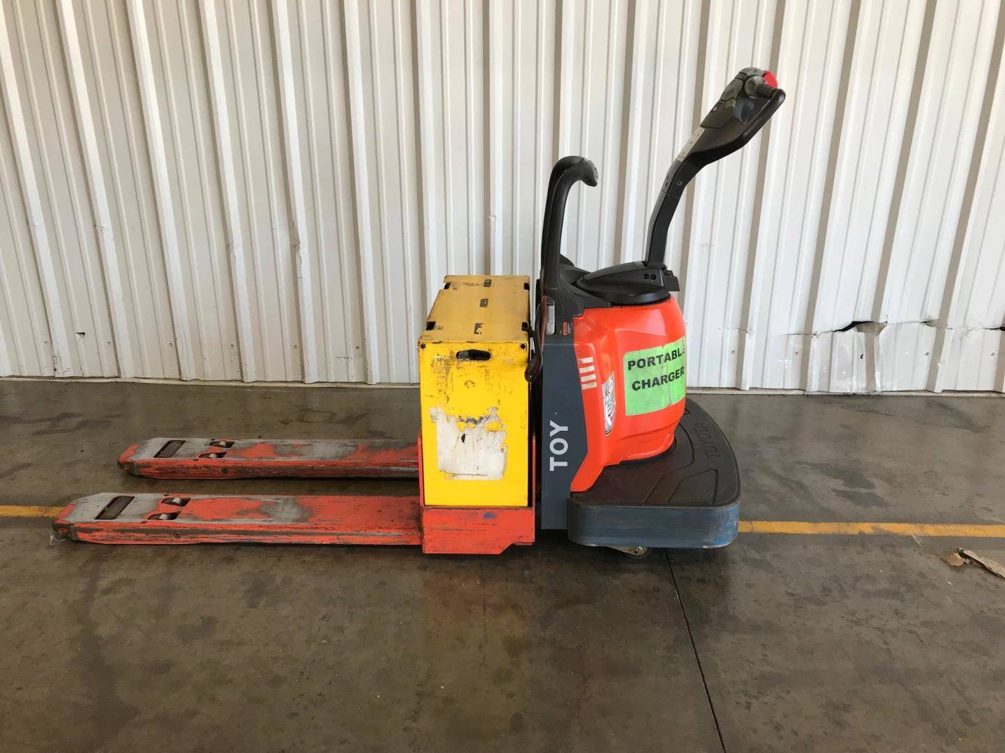 2014-electric-toyota-8hbe30-electric-walkie-pallet-jack