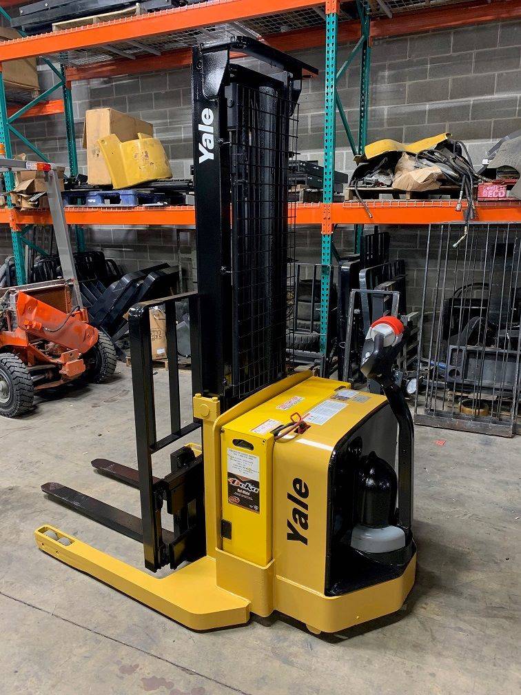 2012 Electric Yale MSW040SFN Electric Walkie Straddle Stacker