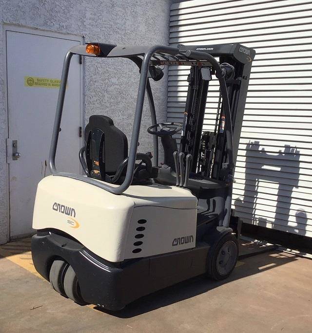 crown electric sit down forklift