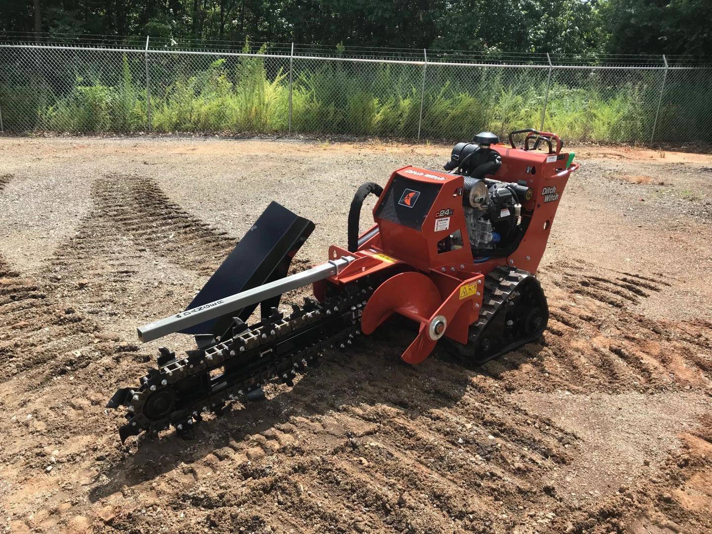 2018-electric-ditch-witch-c24x-earth-moving-and-construction