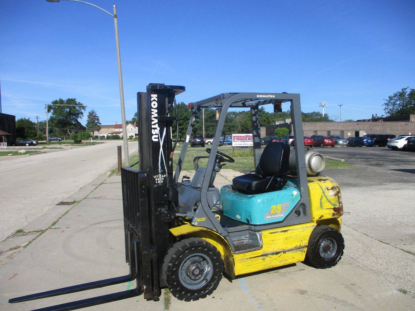 2003 LP Gas Komatsu FG25-12 Pneumatic Tire 4 Wheel Sit Down