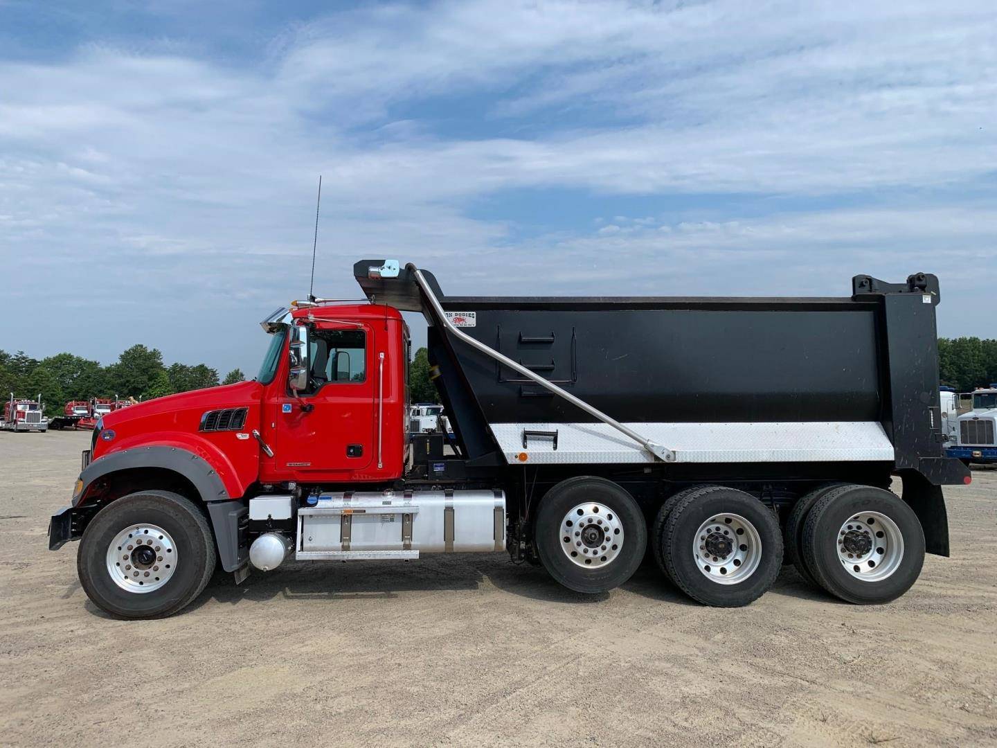 2019 Mack GRANITE 64FR Trucks and Trailers