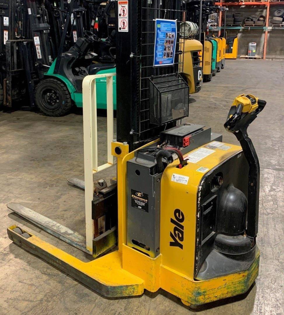 2012 Electric Yale Msw040 Electric Walkie Straddle Stacker