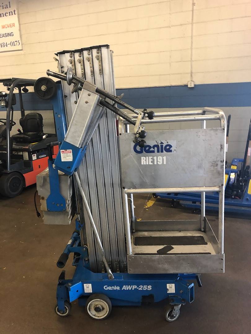 2007 Manual Genie AWP-25S Aerial Work Platform