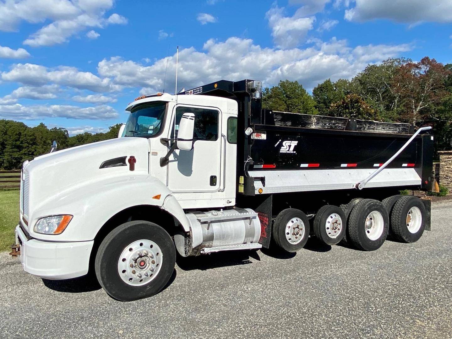 2016 Diesel Kenworth T440 Trucks and Trailers