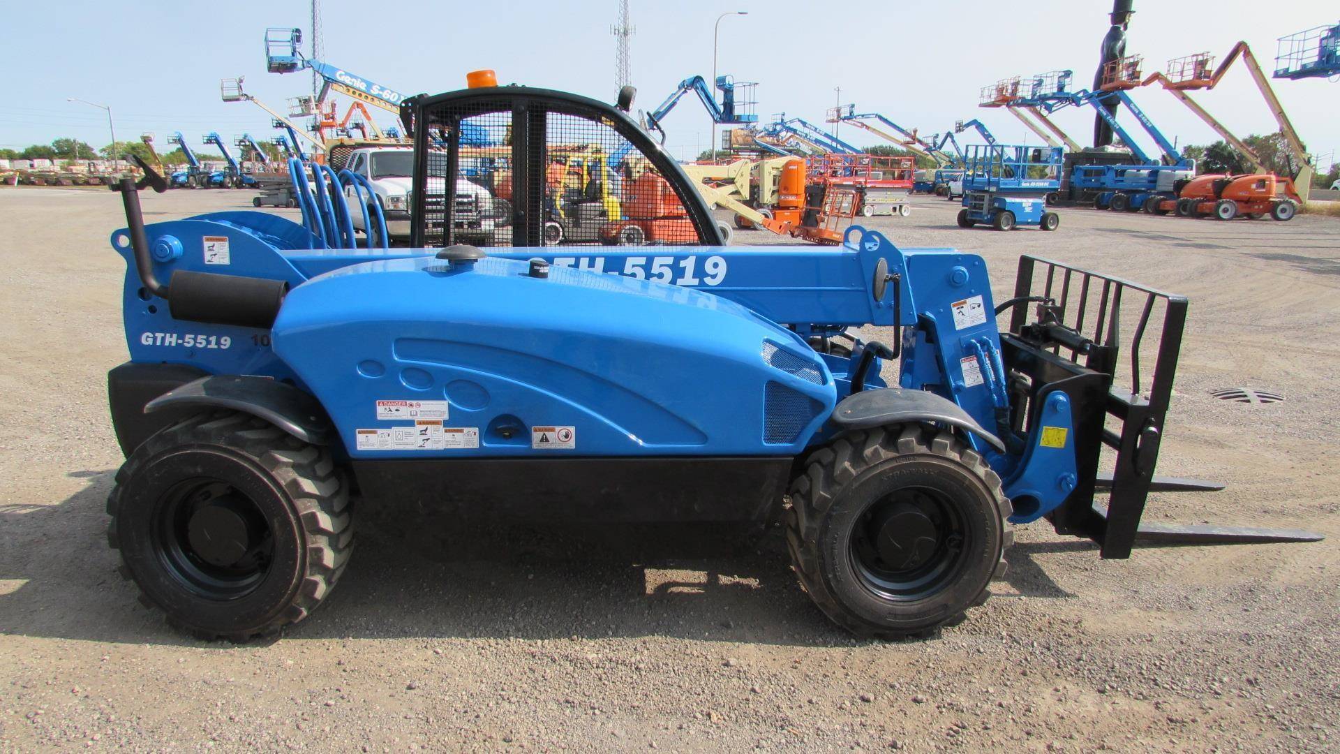 2013-diesel-genie-gth5519-telehandlers-telescopic-mast