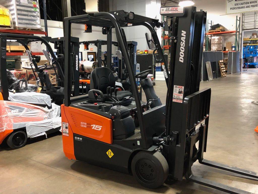 2020 Electric Doosan B15T-7 Electric 3 Wheel Sit Down