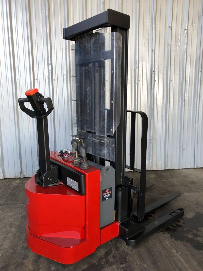 2002 Electric Raymond DSX30 Electric Walkie Straddle Stacker