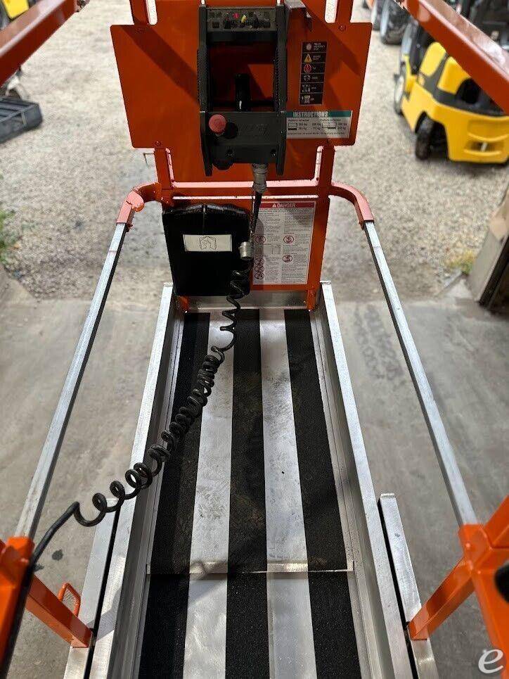 2014 JLG 2030ES