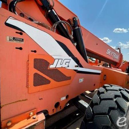 2014 JLG 8042