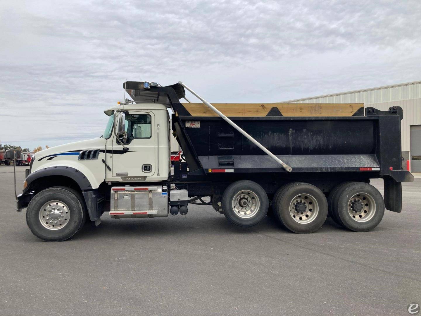 2019 Mack GRANITE 64FR