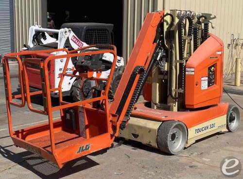 2017 JLG T32E