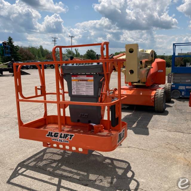 2015 JLG E450AJ