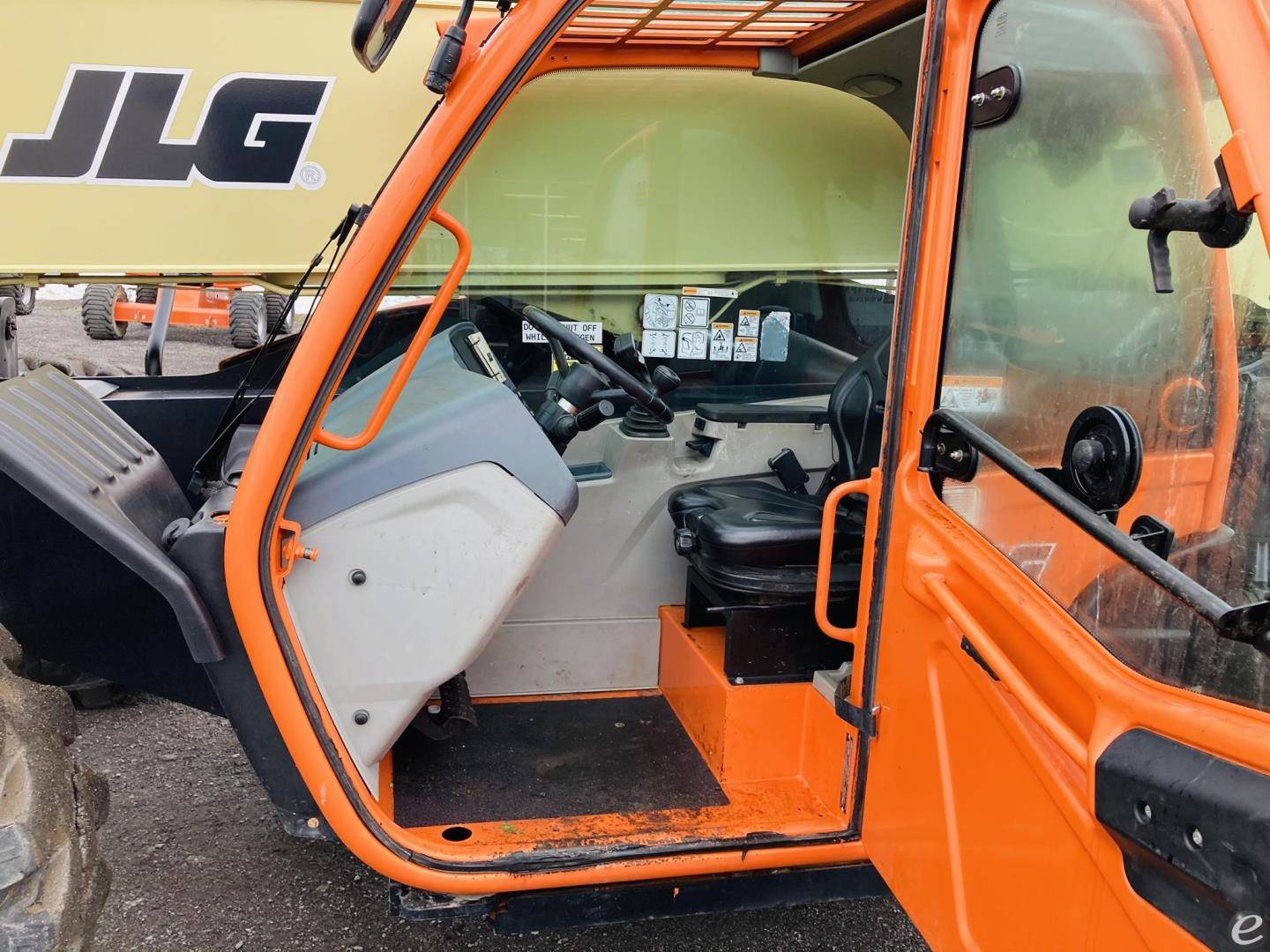 2016 JLG 1255