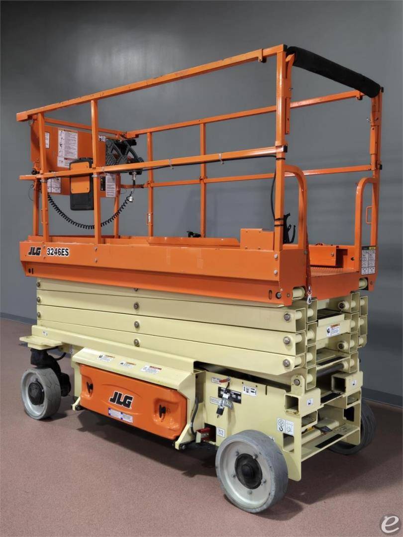 2018 JLG 3246ES