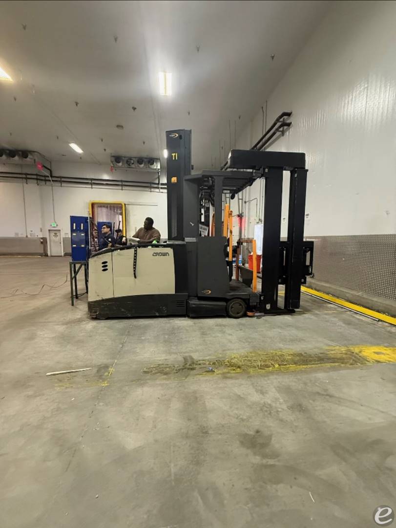 2017 Crown tsp6500-33 Electric Man Up Swing Reach Turret         Forklift