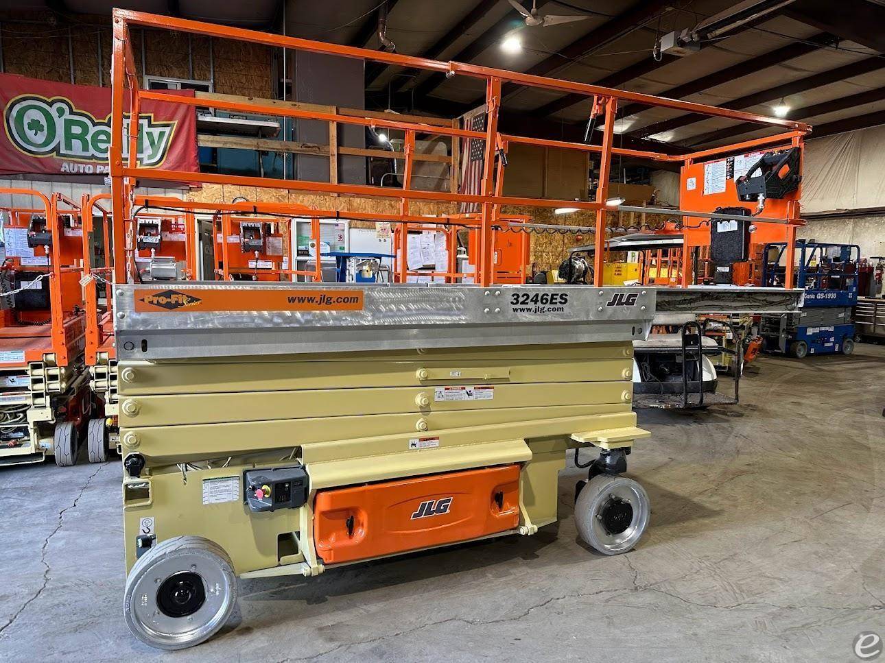 2015 JLG 3246ES