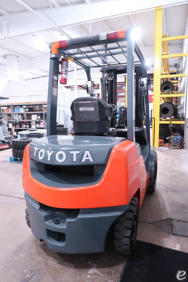 2015 Toyota 8FDU25 Pneumatic Tire Forklift - 123Forklift