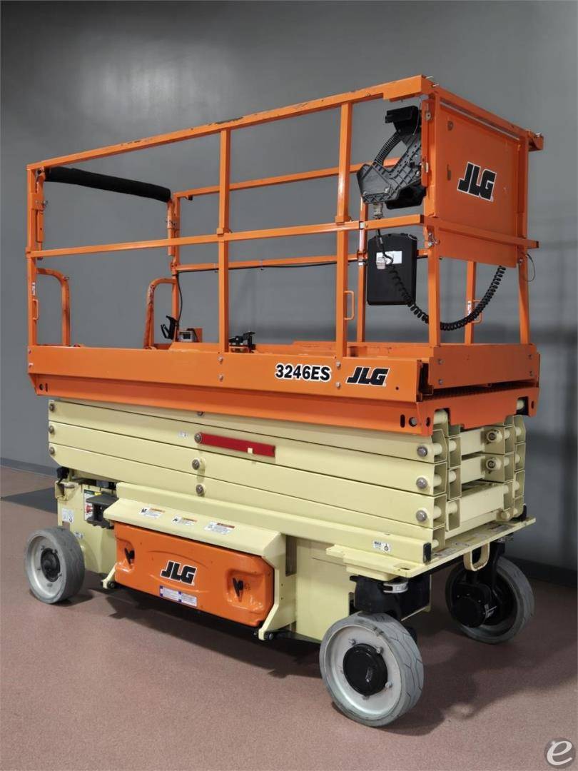 2018 JLG 3246ES