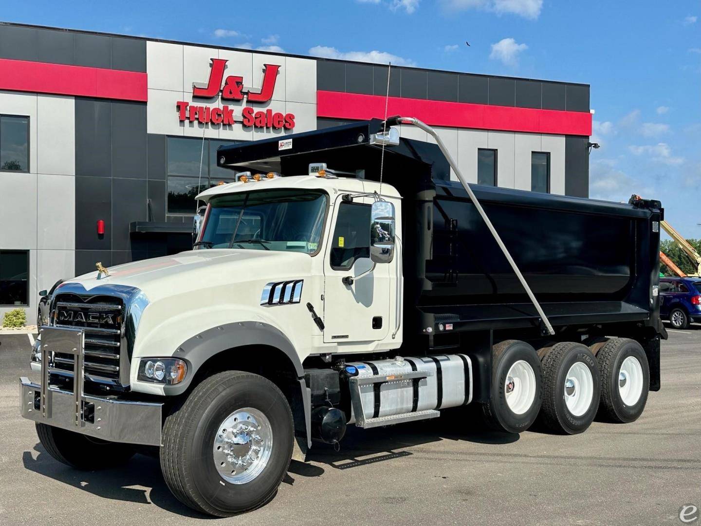 2024 Mack GRANITE 64FR