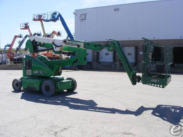 2011 JLG E400AJPN