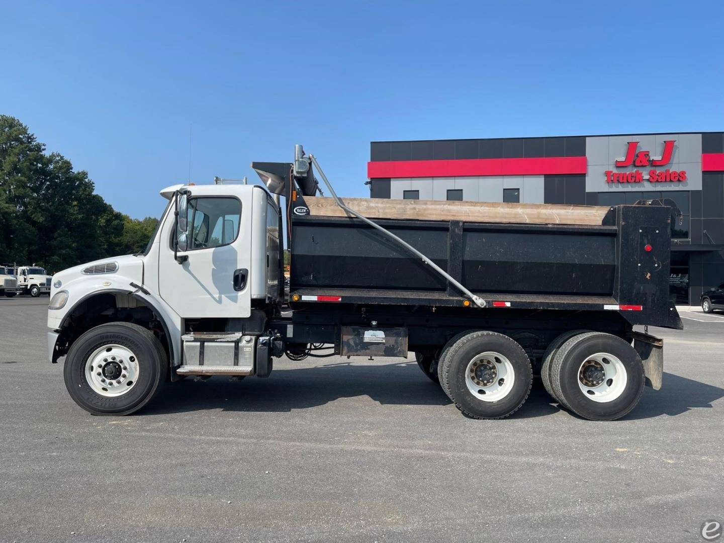 2017 Freightliner BUSINESS CLASS M2 106