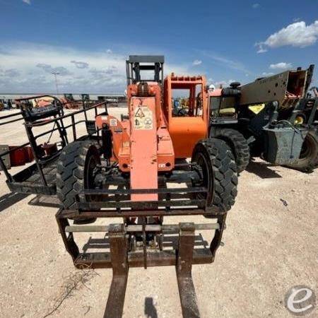 2014 JLG 8042