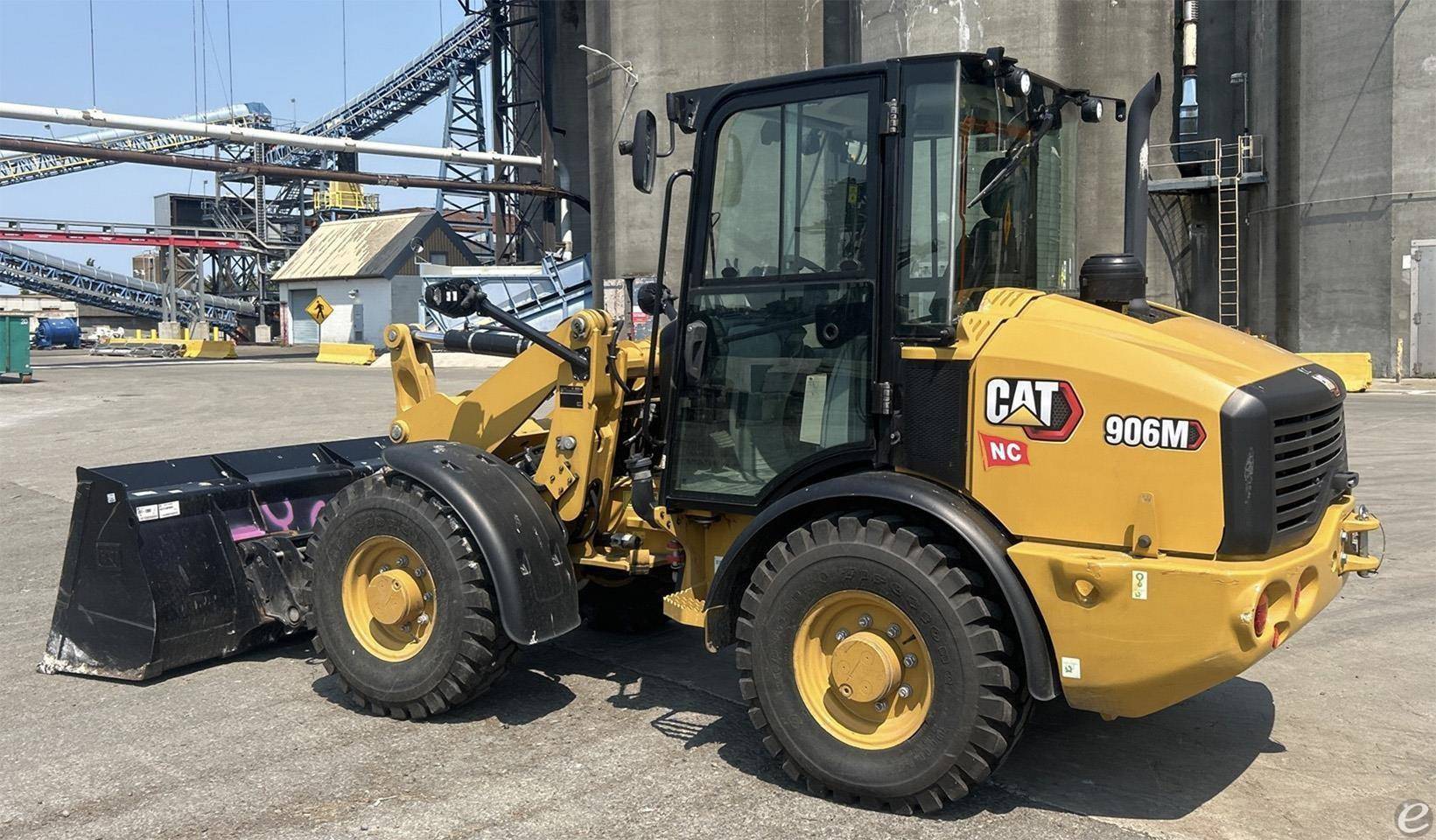 2022 Cat 906M