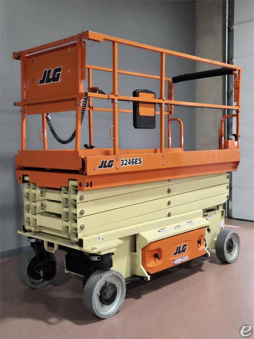 2018 JLG 3246ES