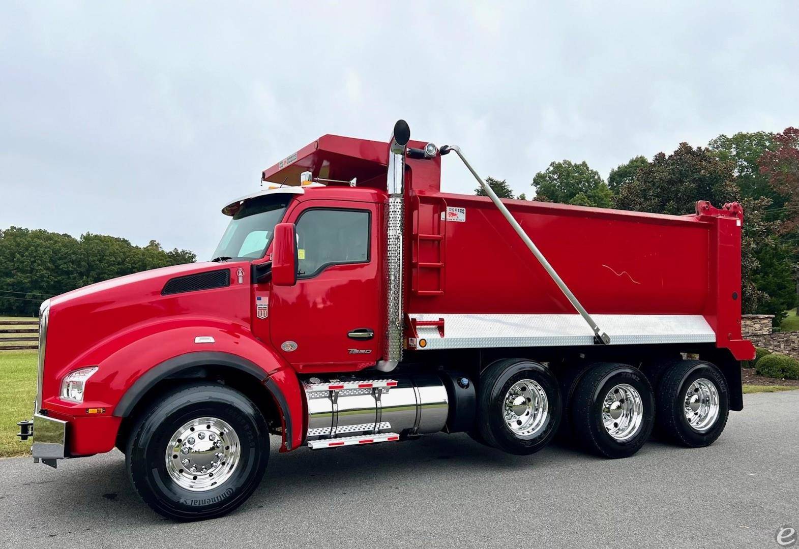 2024 Kenworth T880