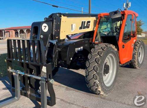 2023 JLG 742