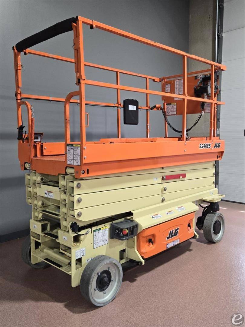 2018 JLG 3246ES