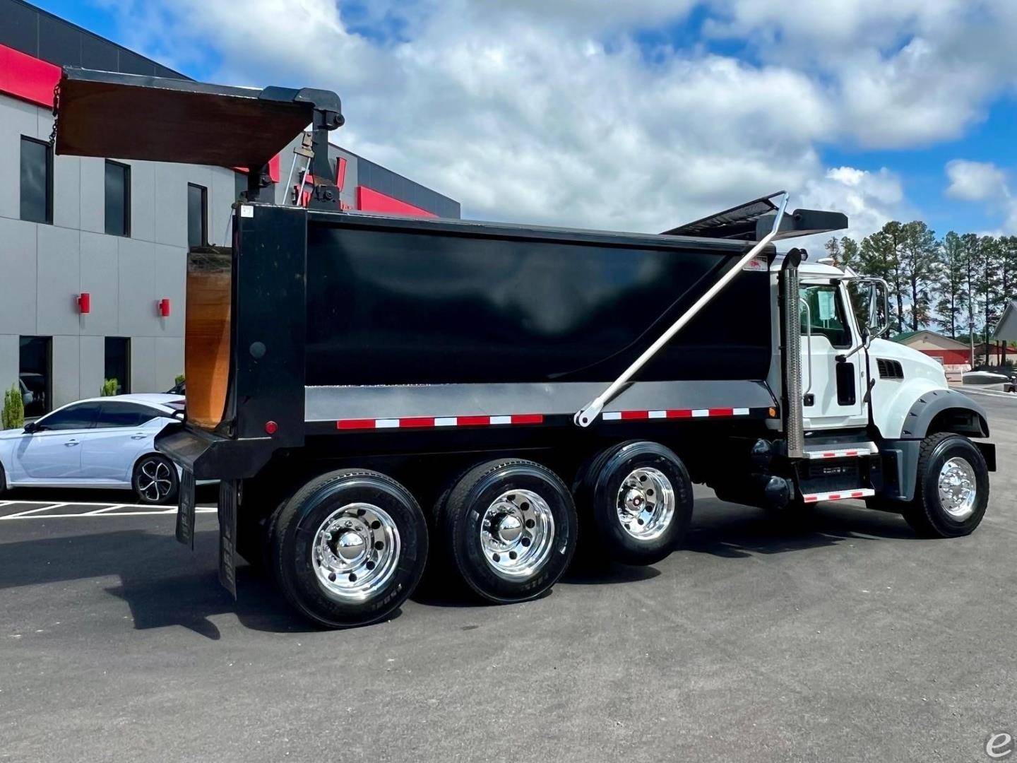 2023 Mack GRANITE 64FR