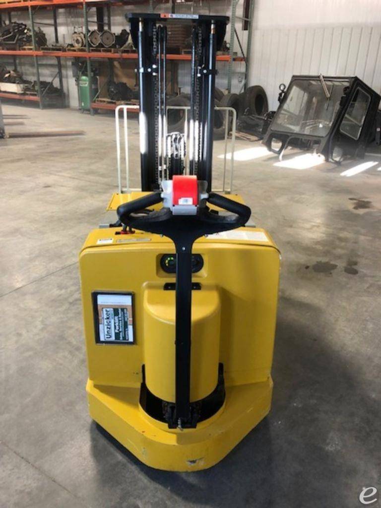 2018 Yale Pallet Stackers MCW040-E