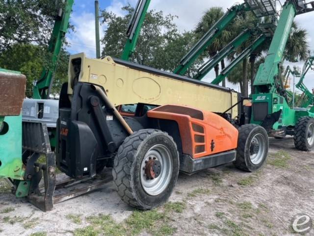 2017 JLG 1055