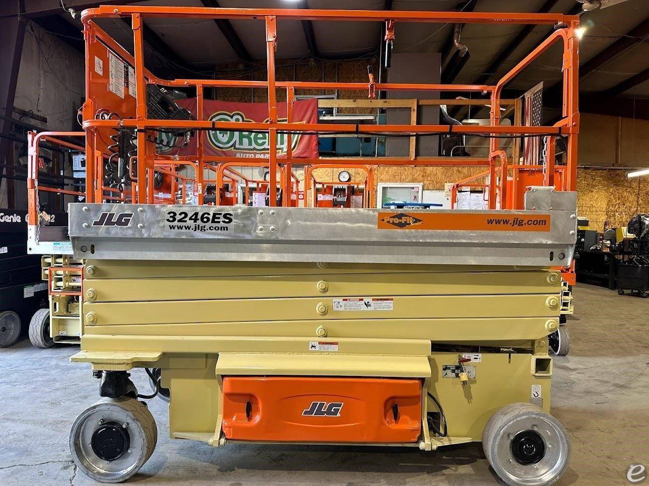 2015 JLG 3246ES