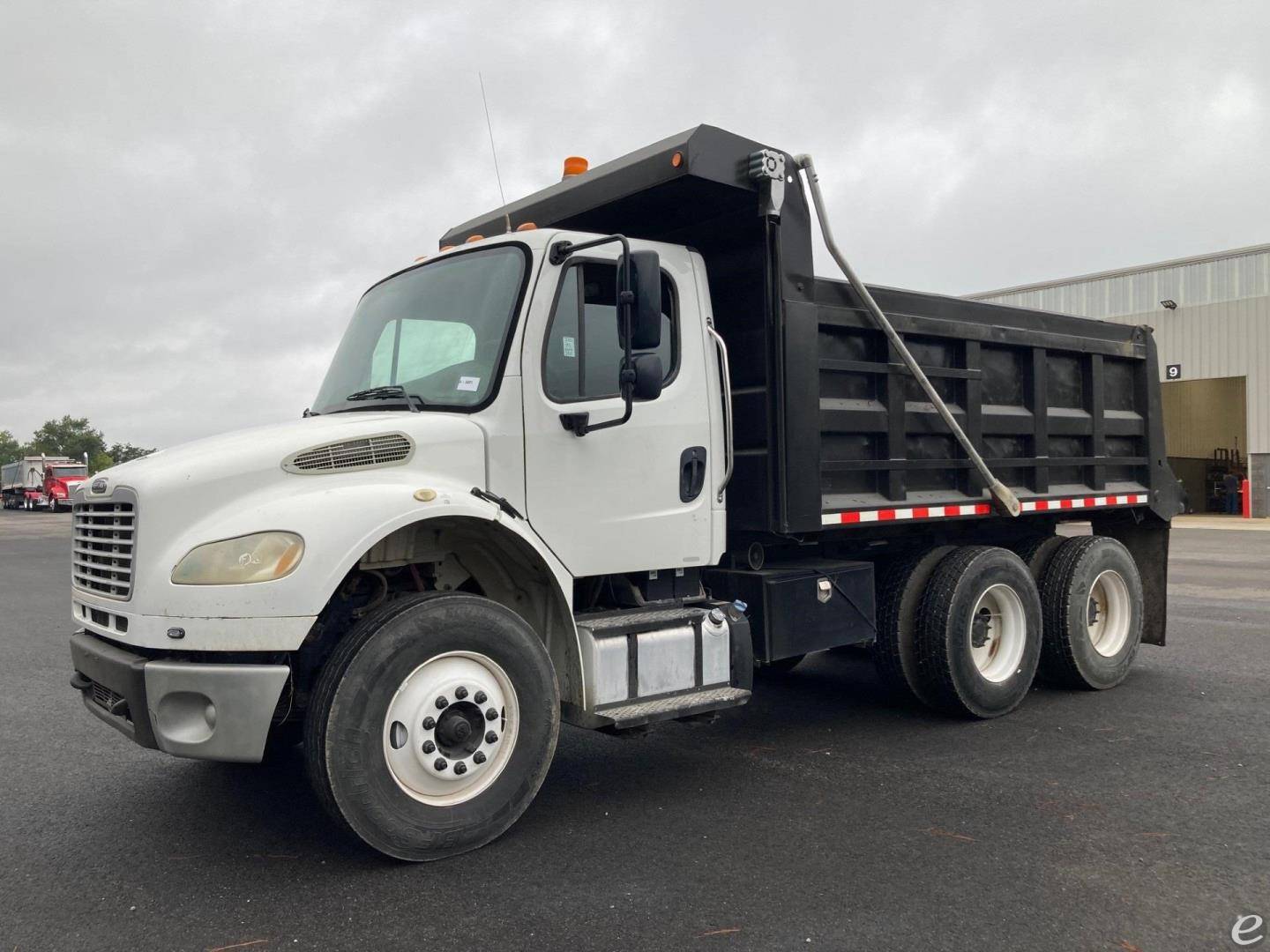 2013 Freightliner BUSINESS CLASS M2 106