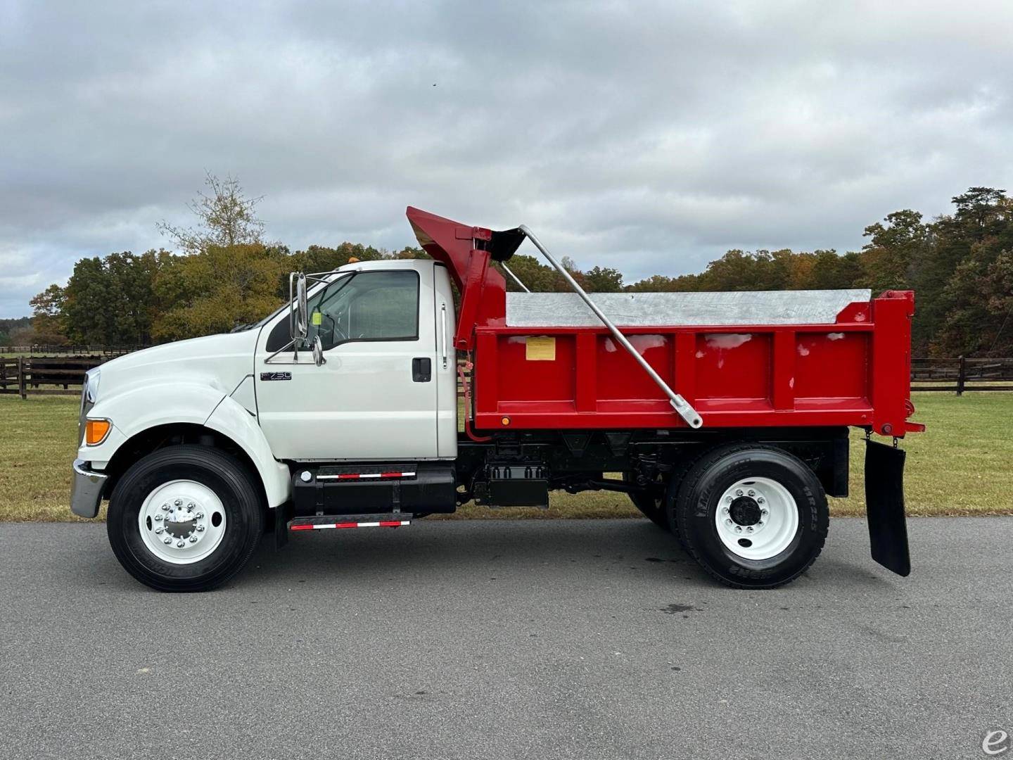 2010 Ford F750 XL