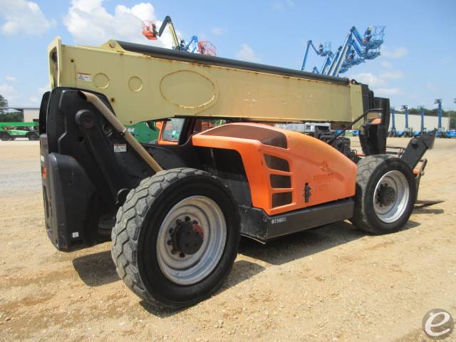 2017 JLG 1055