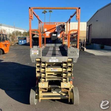 2007 JLG ES2646