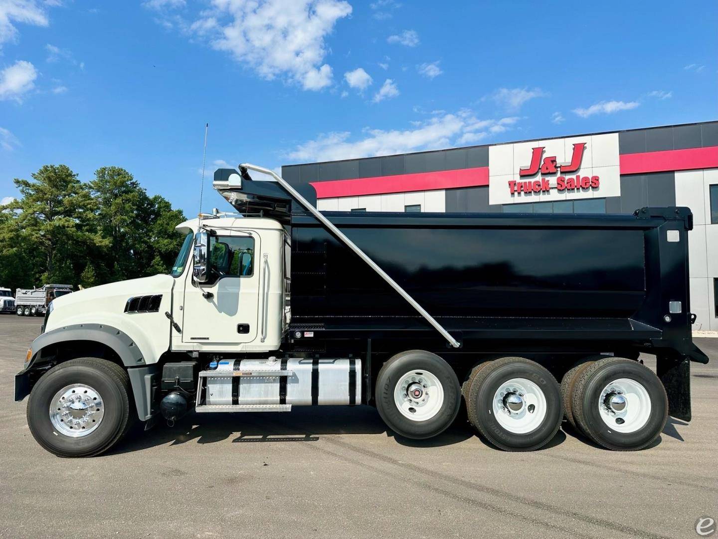 2024 Mack GRANITE 64FR