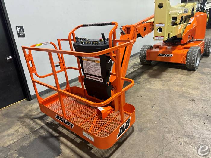 2014 JLG E450AJ