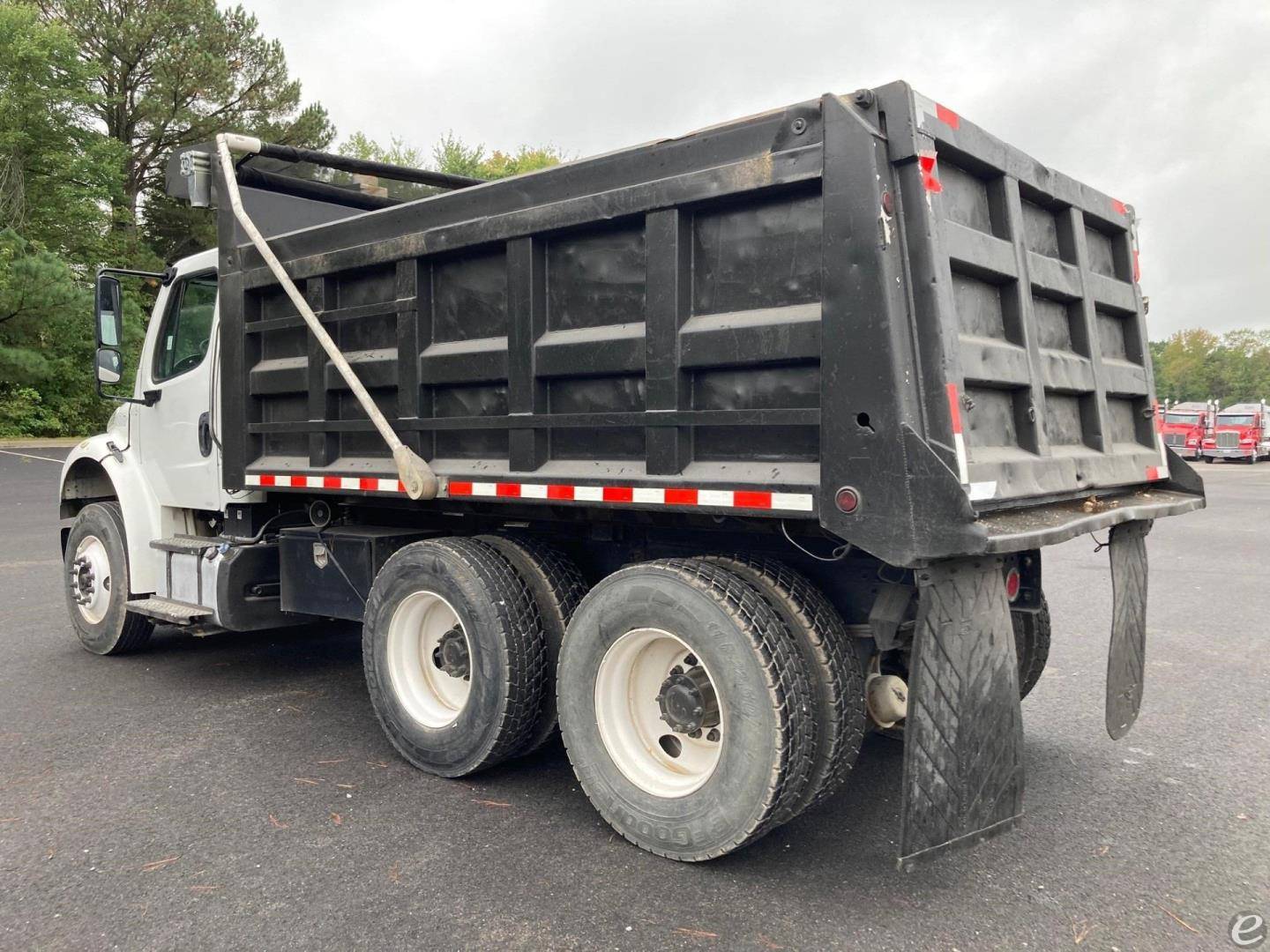 2013 Freightliner BUSINESS CLASS M2 106