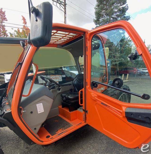 2019 JLG 943